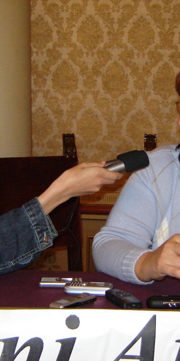 DANI ANTE KOVAČIĆA Marko Dugonjić (danas apsolvent filmske režije na Akademiji dramske umjetnosti)  intevjuira gošću, 2006